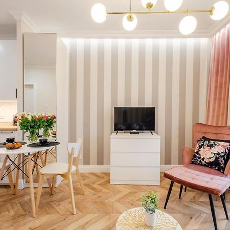 Sky Home- Rose Apartament -Manufaktura, Bezplatny Parking, Klima, Dostep Na Kod Łódź Exterior foto